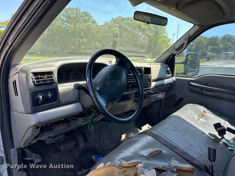 image for item EJ0496 2000 Ford F550 Super Duty XL dump truck