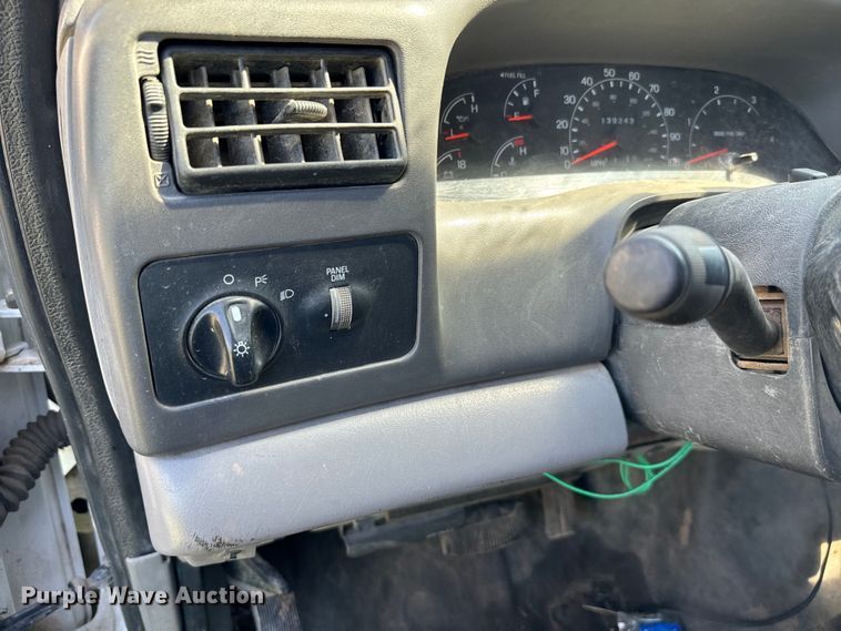 image for item EJ0496 2000 Ford F550 Super Duty XL dump truck