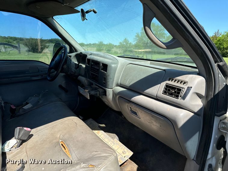 image for item EJ0496 2000 Ford F550 Super Duty XL dump truck