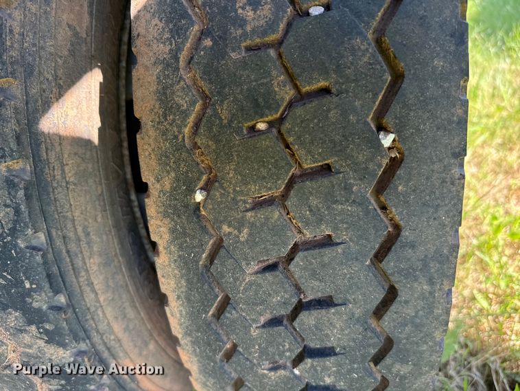 image for item EJ0496 2000 Ford F550 Super Duty XL dump truck