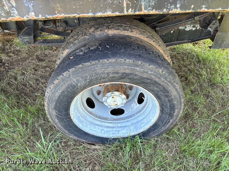 image for item EJ0496 2000 Ford F550 Super Duty XL dump truck