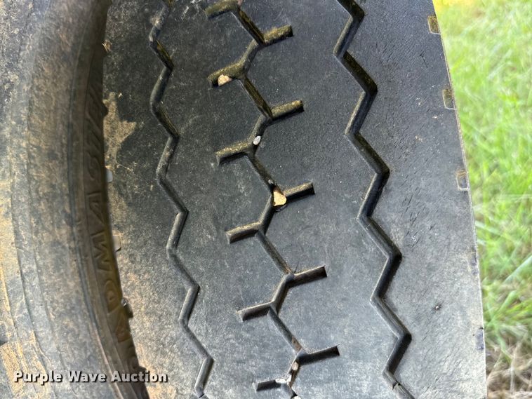 image for item EJ0496 2000 Ford F550 Super Duty XL dump truck