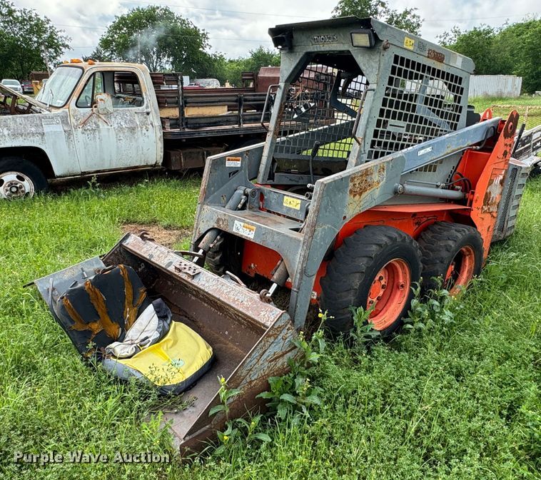 image for item EJ0505 1998 Thomas T-135S skid steer loader