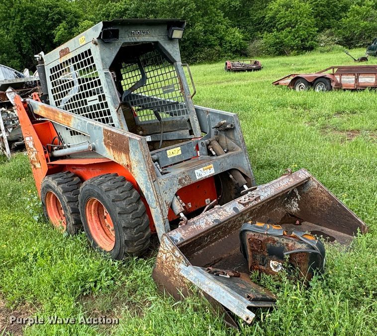 image for item EJ0505 1998 Thomas T-135S skid steer loader
