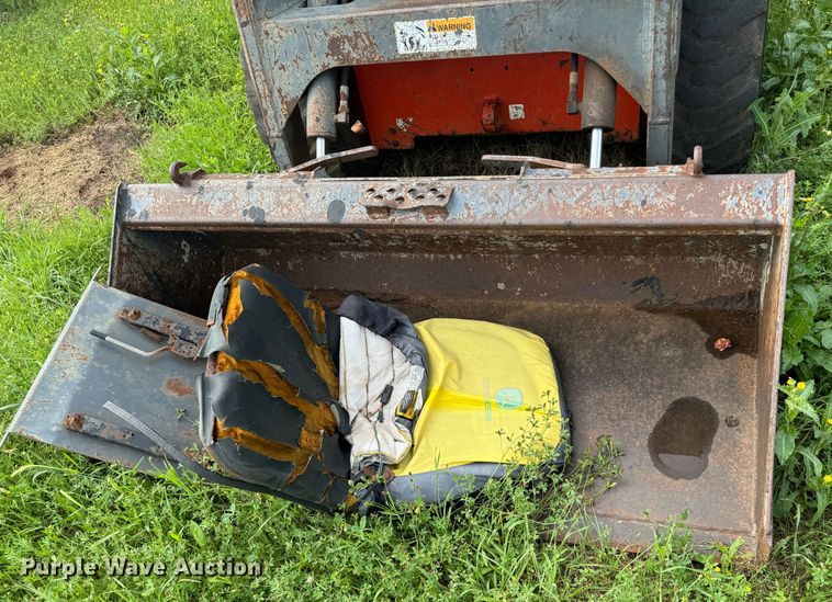 image for item EJ0505 1998 Thomas T-135S skid steer loader