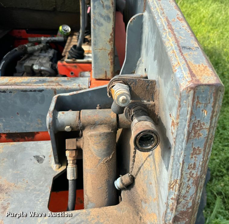 image for item EJ0505 1998 Thomas T-135S skid steer loader