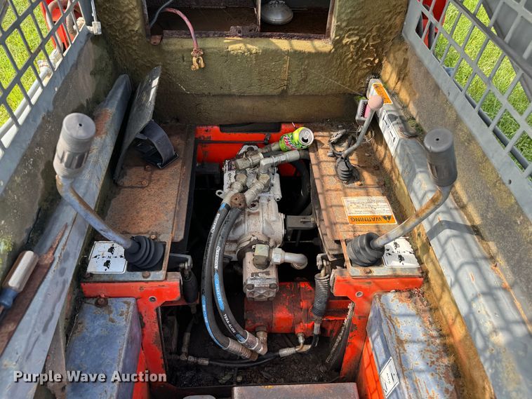 image for item EJ0505 1998 Thomas T-135S skid steer loader