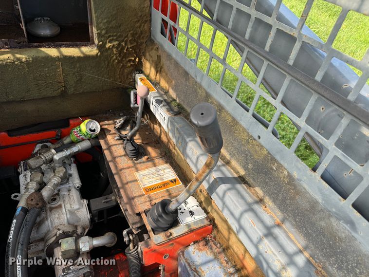 image for item EJ0505 1998 Thomas T-135S skid steer loader