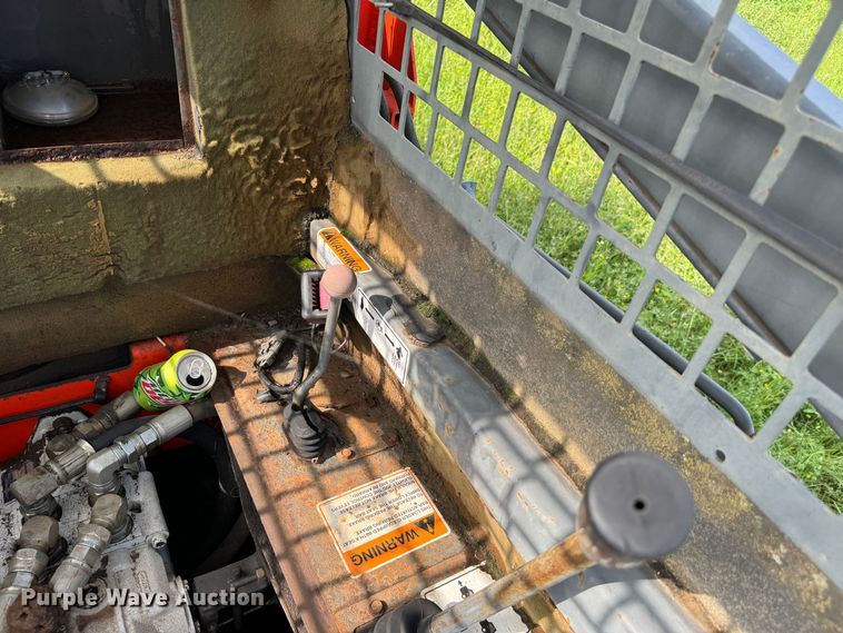 image for item EJ0505 1998 Thomas T-135S skid steer loader