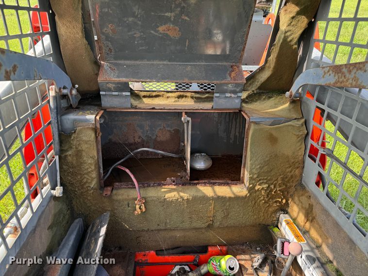 image for item EJ0505 1998 Thomas T-135S skid steer loader