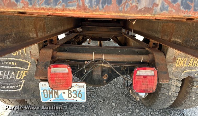 image for item EJ4363 1977 Ford F800 flatbed truck