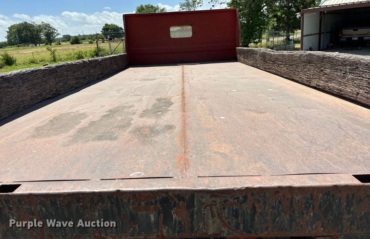 image for item EJ4363 1977 Ford F800 flatbed truck