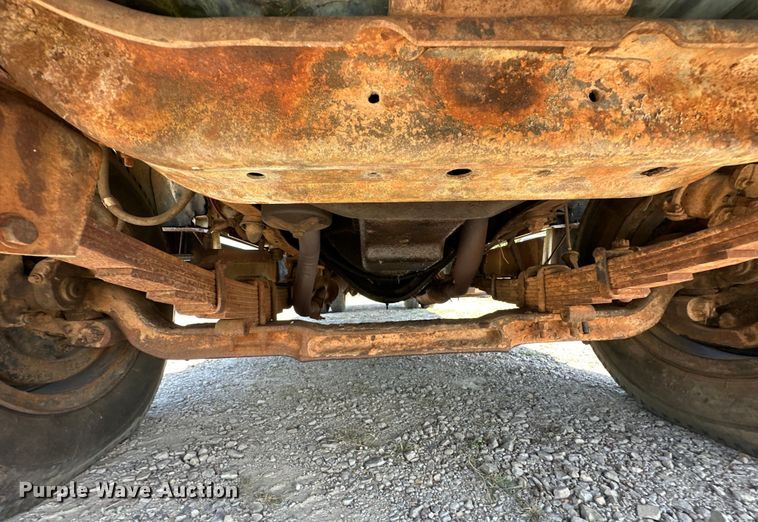 image for item EJ4363 1977 Ford F800 flatbed truck