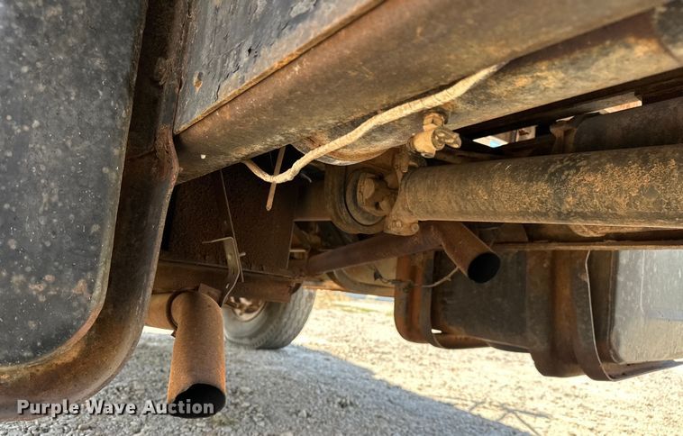 image for item EJ4363 1977 Ford F800 flatbed truck