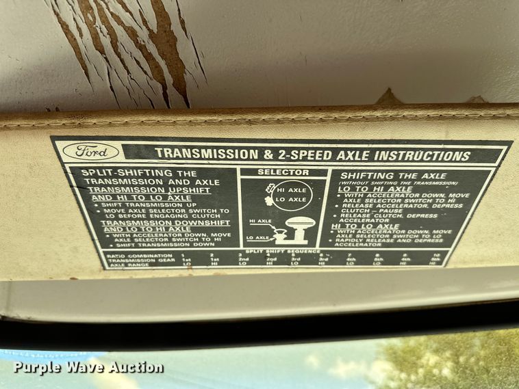 image for item EJ4363 1977 Ford F800 flatbed truck