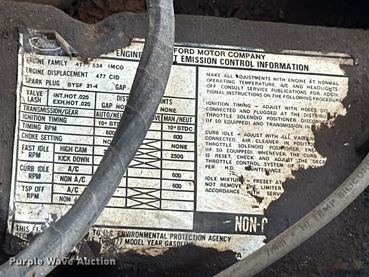 image for item EJ4363 1977 Ford F800 flatbed truck