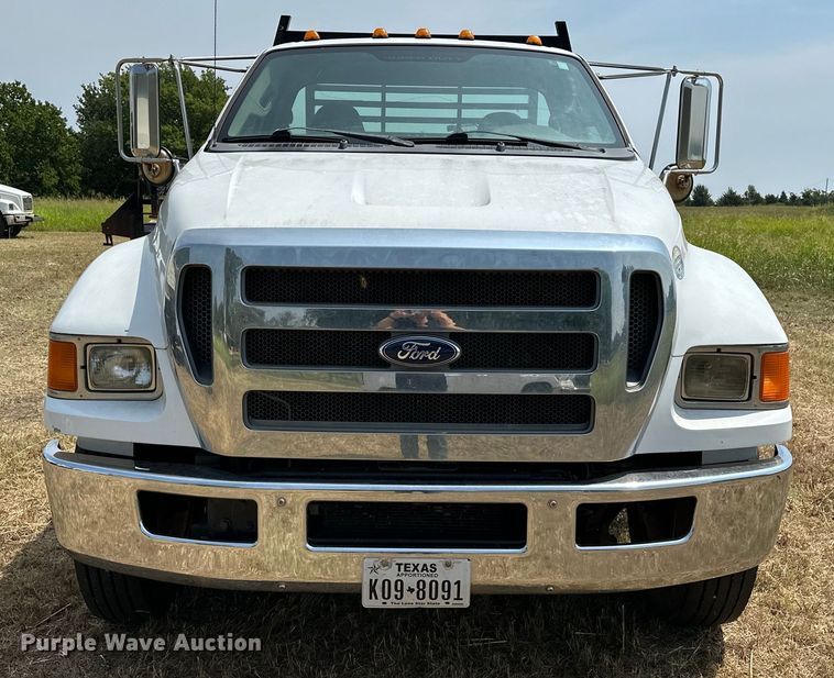 image for item EJ8896 2011 Ford F650 flatbed truck