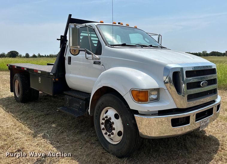 image for item EJ8896 2011 Ford F650 flatbed truck