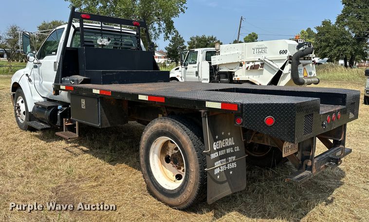 image for item EJ8896 2011 Ford F650 flatbed truck