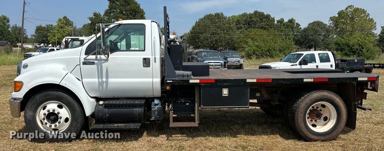 image for item EJ8896 2011 Ford F650 flatbed truck
