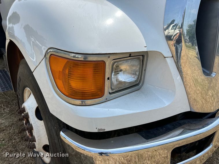 image for item EJ8896 2011 Ford F650 flatbed truck