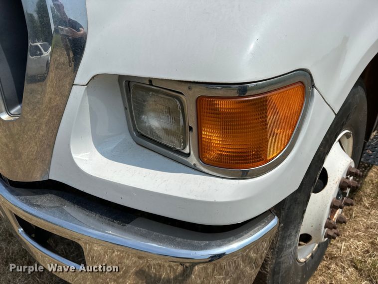 image for item EJ8896 2011 Ford F650 flatbed truck