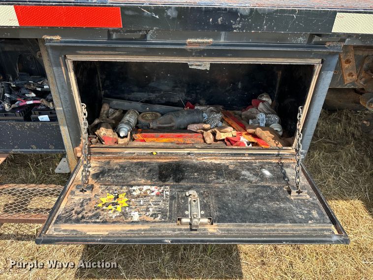 image for item EJ8896 2011 Ford F650 flatbed truck