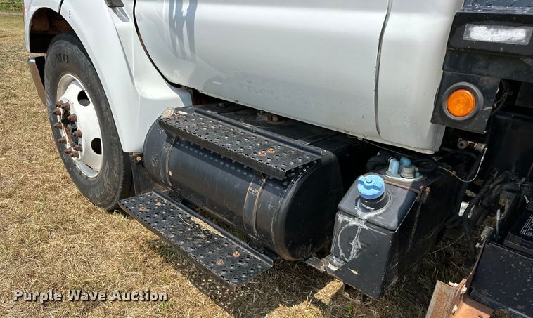 image for item EJ8896 2011 Ford F650 flatbed truck