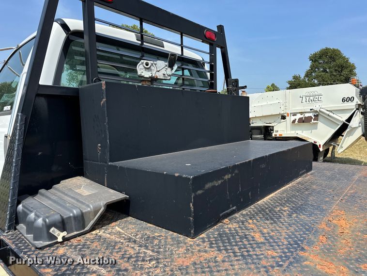 image for item EJ8896 2011 Ford F650 flatbed truck