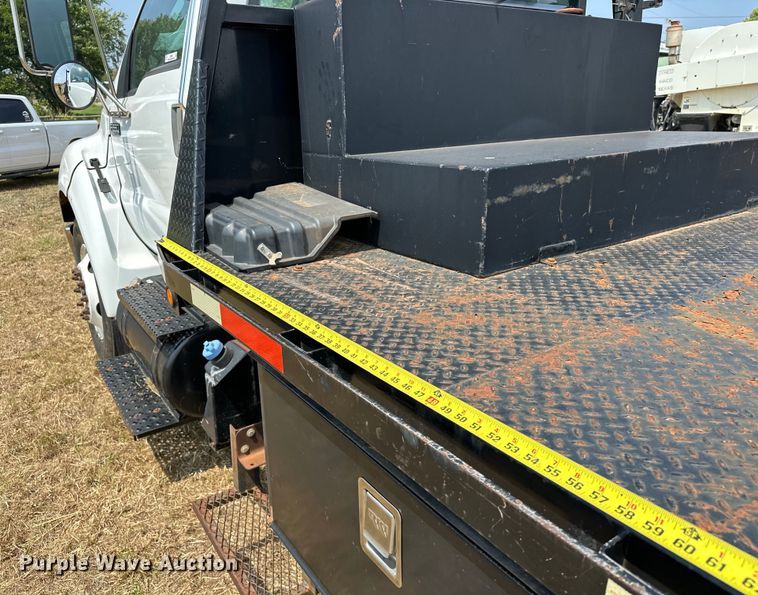 image for item EJ8896 2011 Ford F650 flatbed truck