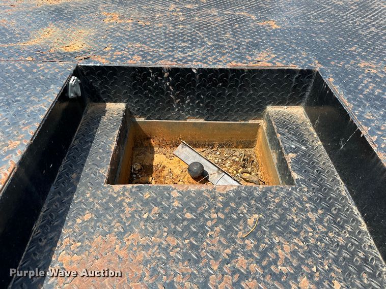 image for item EJ8896 2011 Ford F650 flatbed truck