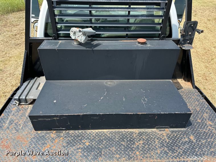 image for item EJ8896 2011 Ford F650 flatbed truck