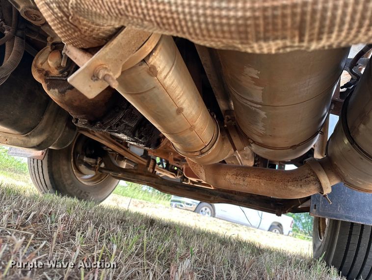 image for item EJ8896 2011 Ford F650 flatbed truck