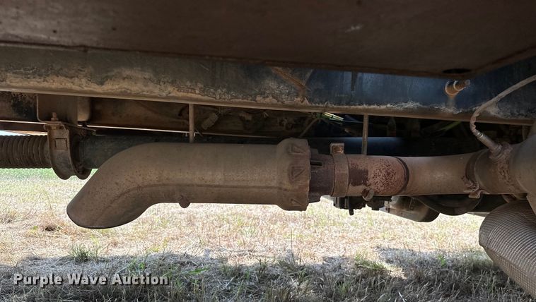 image for item EJ8896 2011 Ford F650 flatbed truck