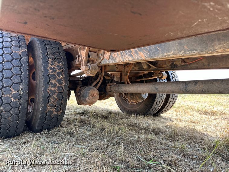 image for item EJ8896 2011 Ford F650 flatbed truck