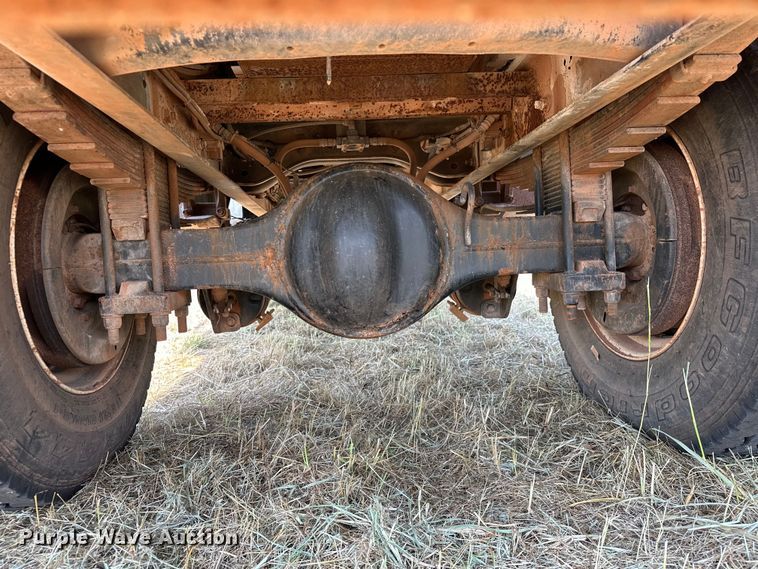 image for item EJ8896 2011 Ford F650 flatbed truck