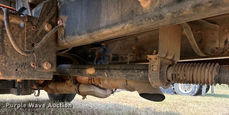 image for item EJ8896 2011 Ford F650 flatbed truck