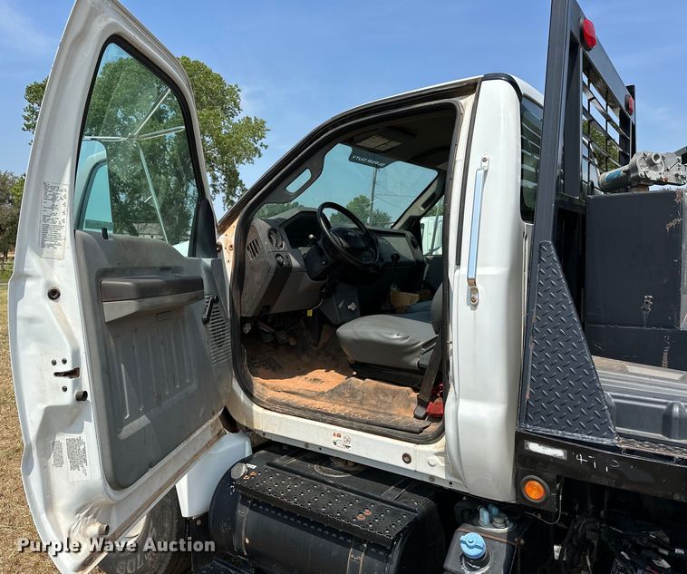 image for item EJ8896 2011 Ford F650 flatbed truck