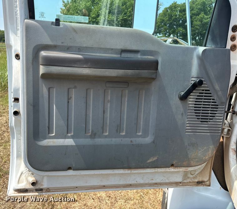 image for item EJ8896 2011 Ford F650 flatbed truck