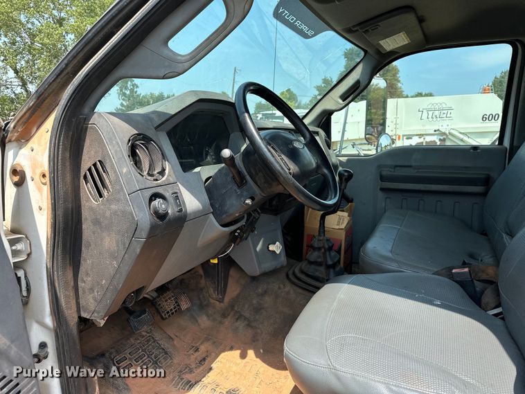 image for item EJ8896 2011 Ford F650 flatbed truck