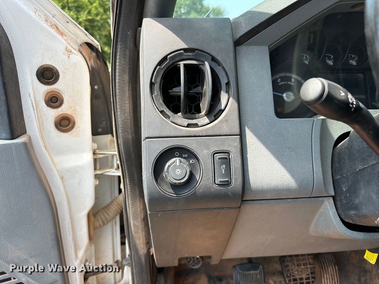 image for item EJ8896 2011 Ford F650 flatbed truck