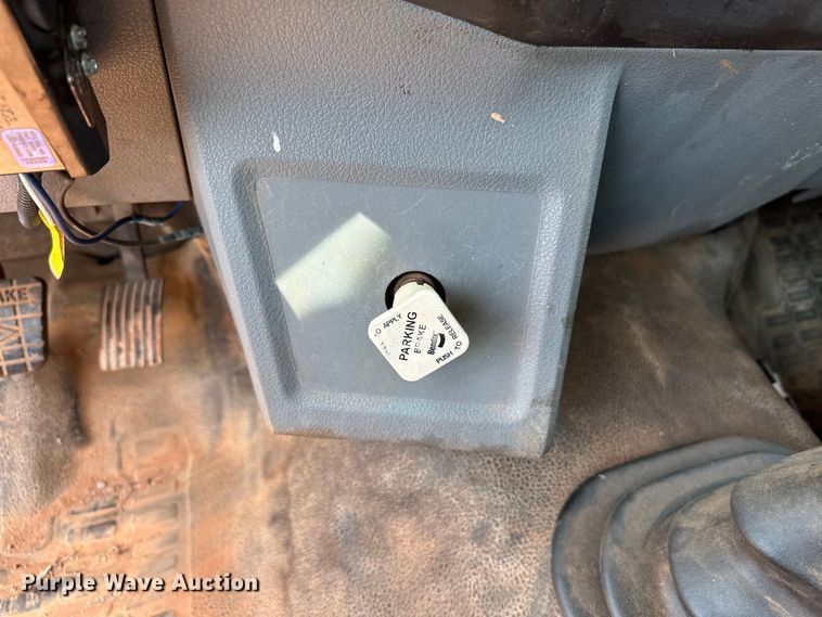 image for item EJ8896 2011 Ford F650 flatbed truck