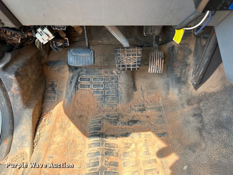 image for item EJ8896 2011 Ford F650 flatbed truck