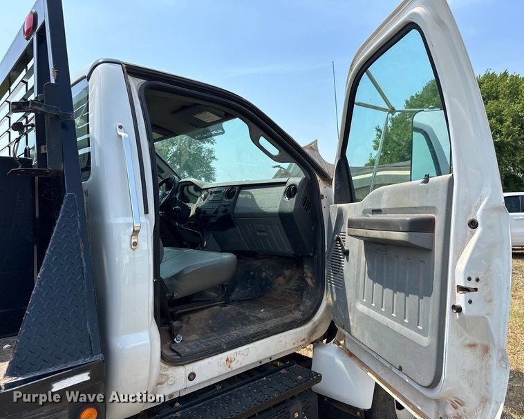 image for item EJ8896 2011 Ford F650 flatbed truck