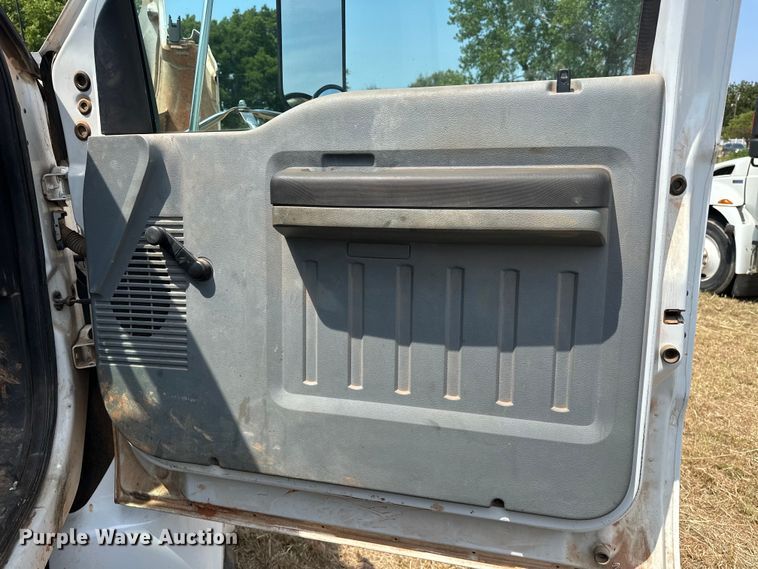 image for item EJ8896 2011 Ford F650 flatbed truck