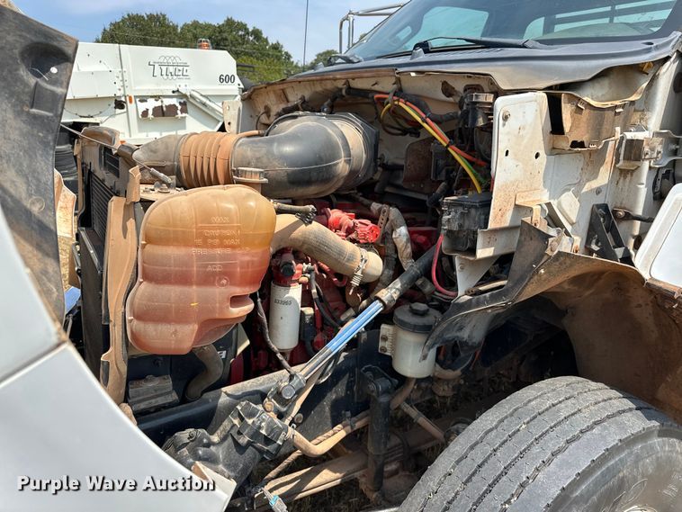 image for item EJ8896 2011 Ford F650 flatbed truck