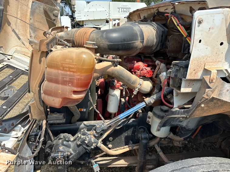 image for item EJ8896 2011 Ford F650 flatbed truck