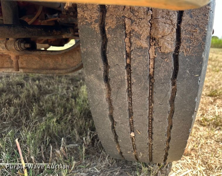 image for item EJ8896 2011 Ford F650 flatbed truck