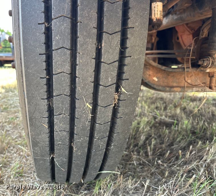 image for item EJ8896 2011 Ford F650 flatbed truck