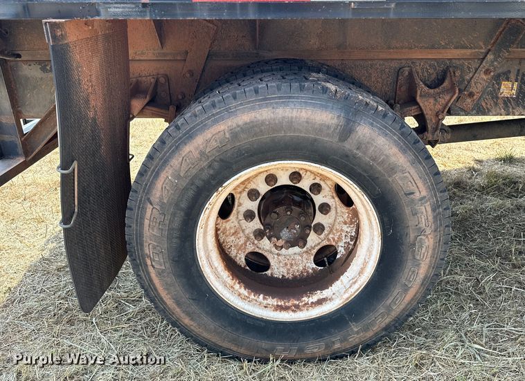 image for item EJ8896 2011 Ford F650 flatbed truck